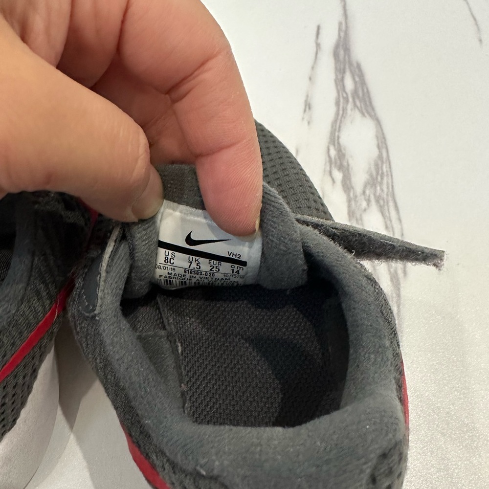used nike toddler sneaker size 8c